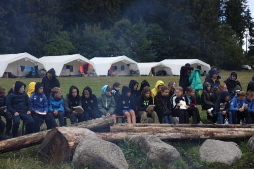 Singen am Lagerfeuer