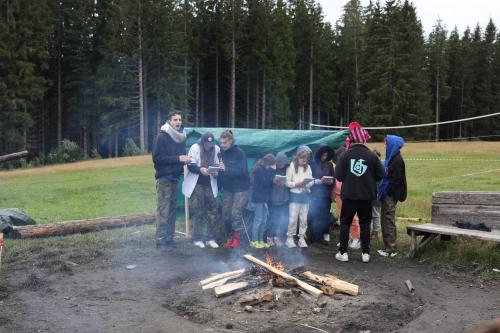 Singen am Lagerfeuer